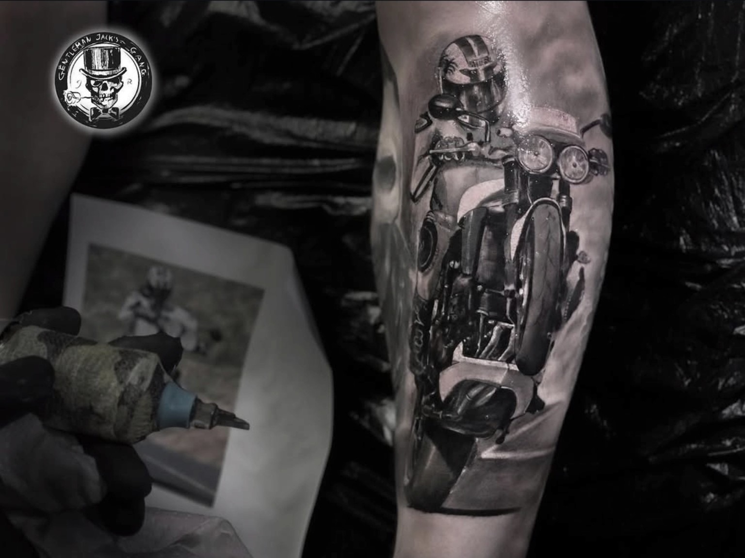 Realistic Motorrad Tattoo von Jacek in Bonn